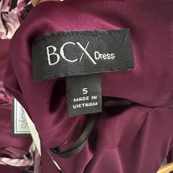 Beautiful BCX satin print dress - Picture 3 of 7